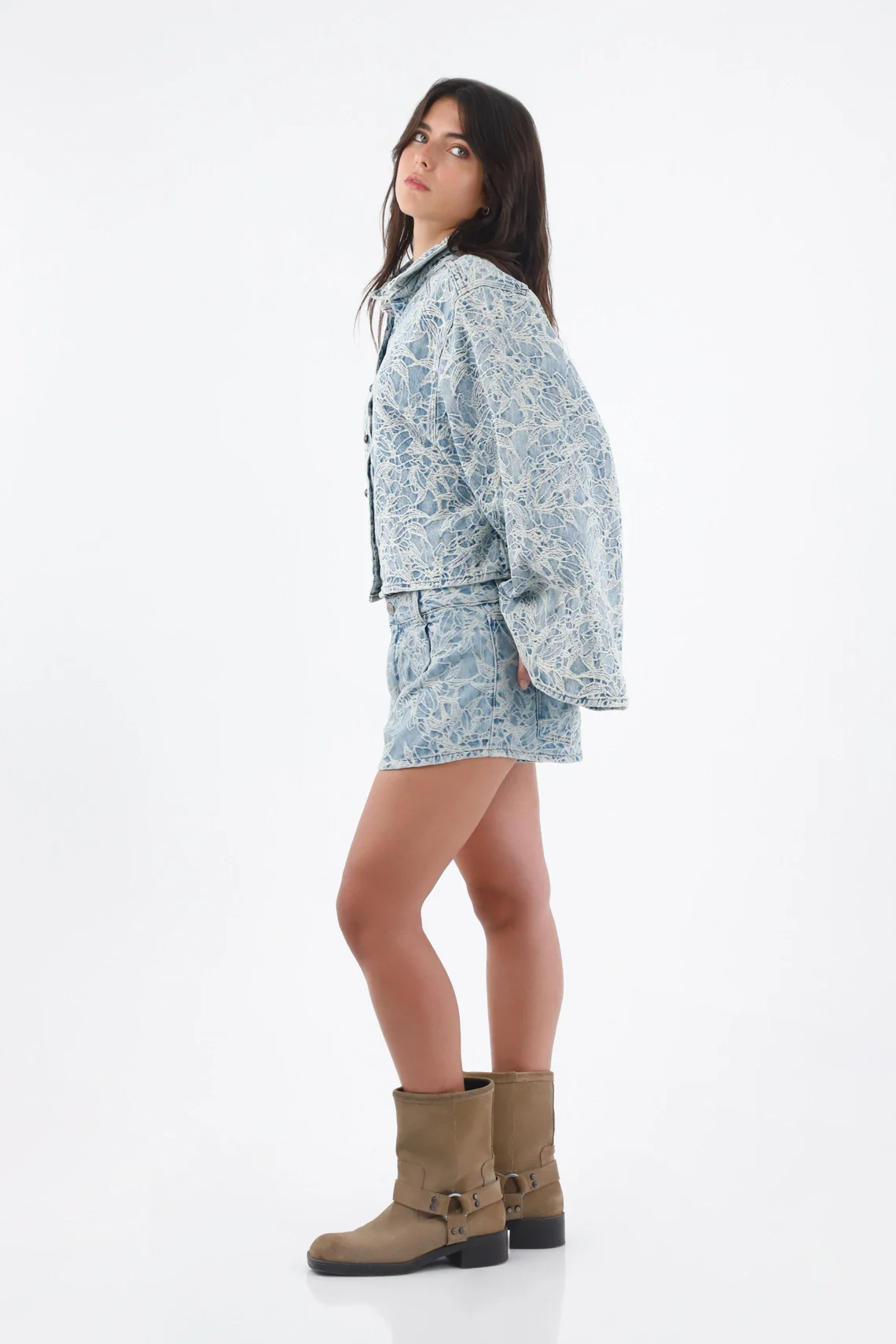 Light Blue Cotton Bermuda Shorts for Women with Floral Design - Image 3