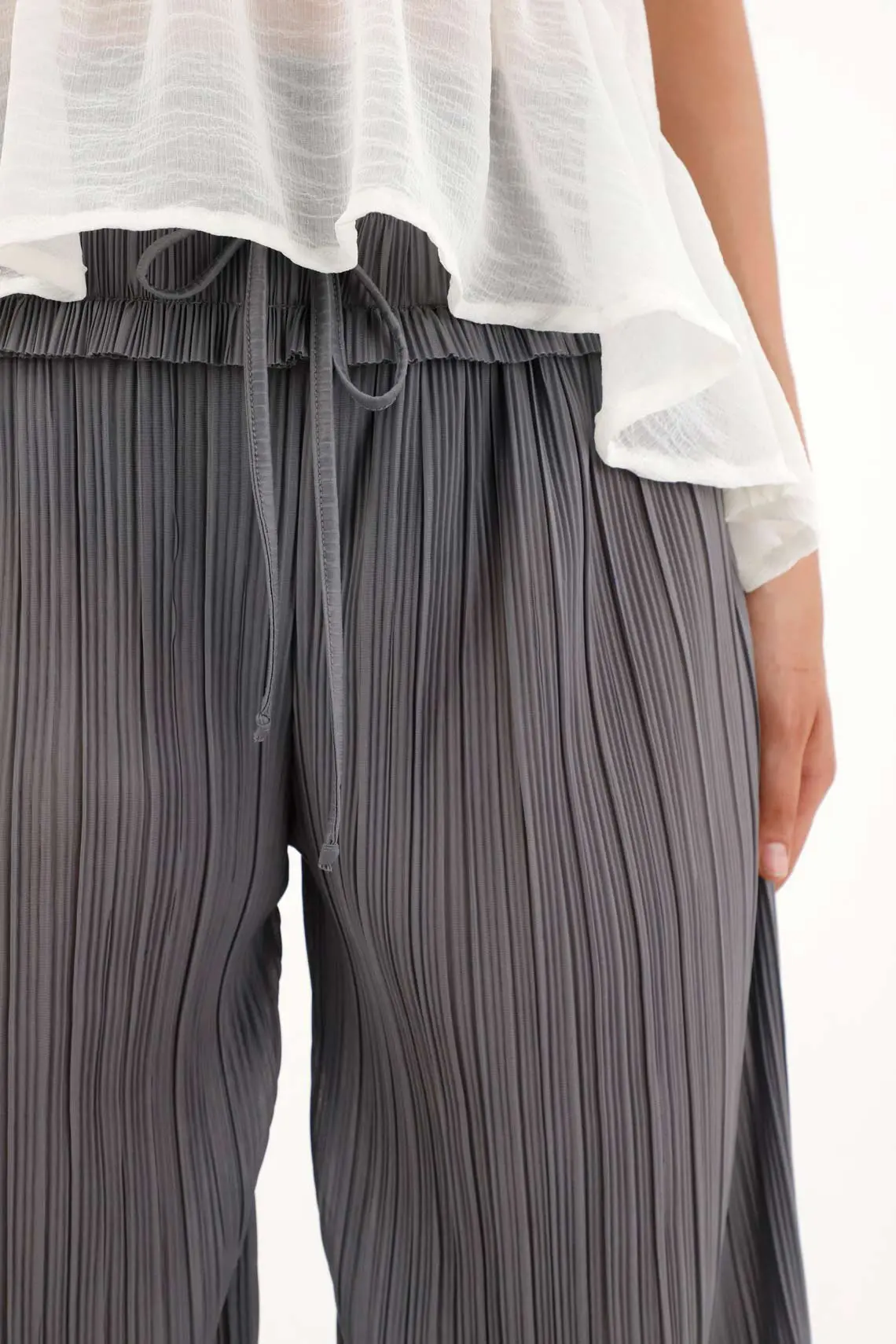 Gray Pleated Texture Jogger Pants for Women - Image 4