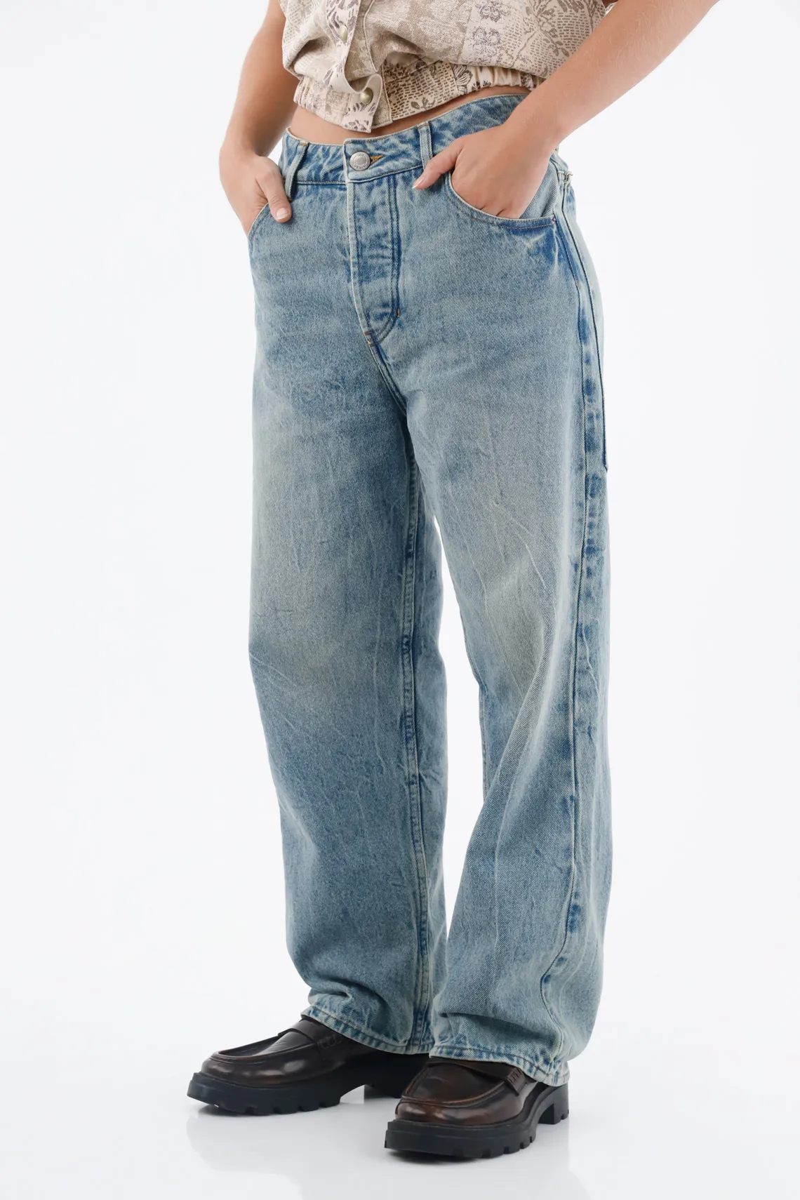 Women's Relaxed Straight Blue Cotton Jeans - Image 4