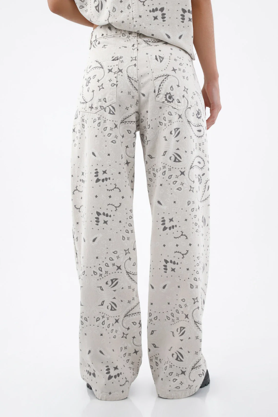 Women’s Wide Leg Crudo Cotton Pants with Bandana Print - Image 5